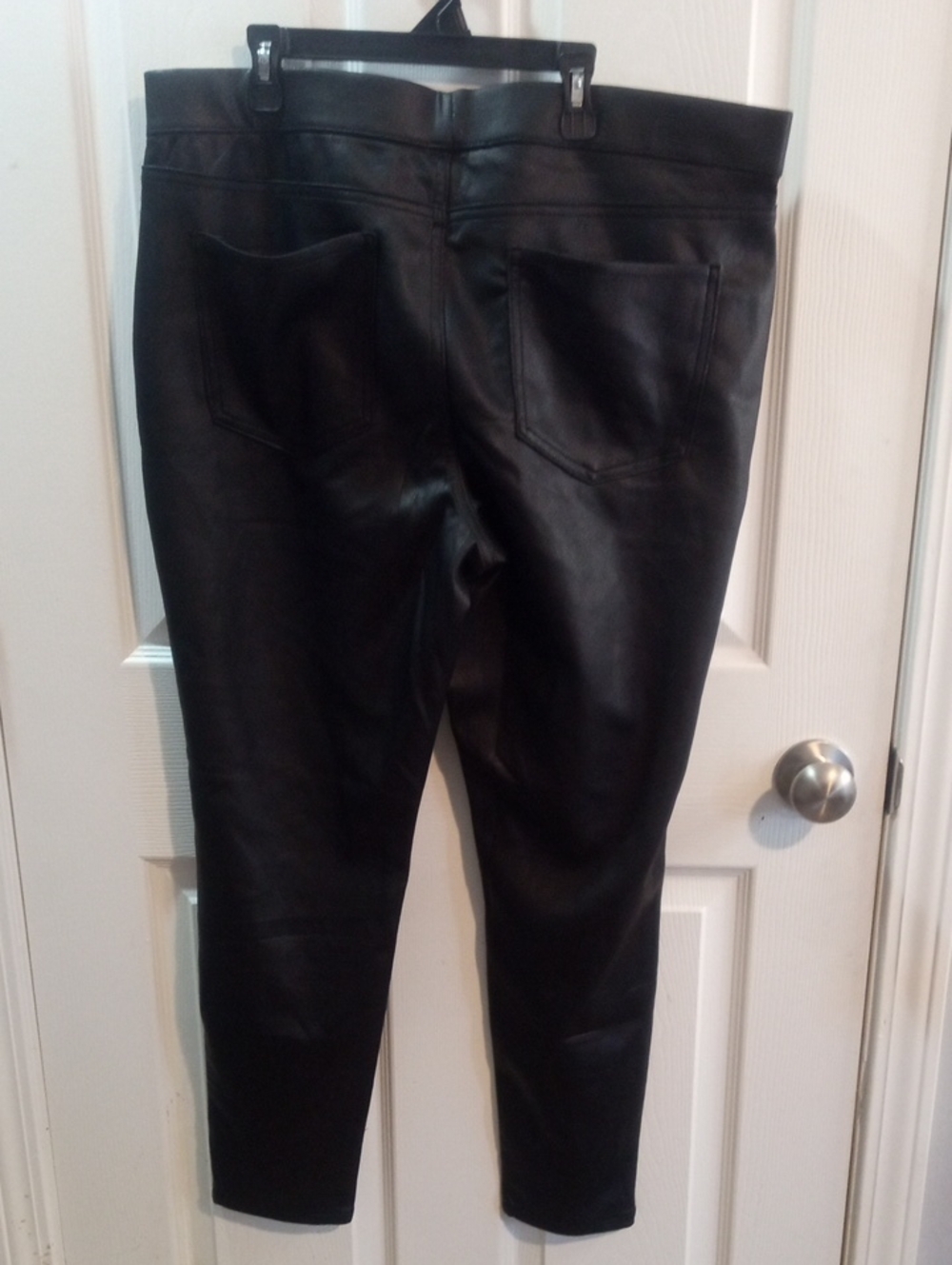 NO BOUNDARIES FAUX LEATHER JEGGINGS - Picture 7 of 10